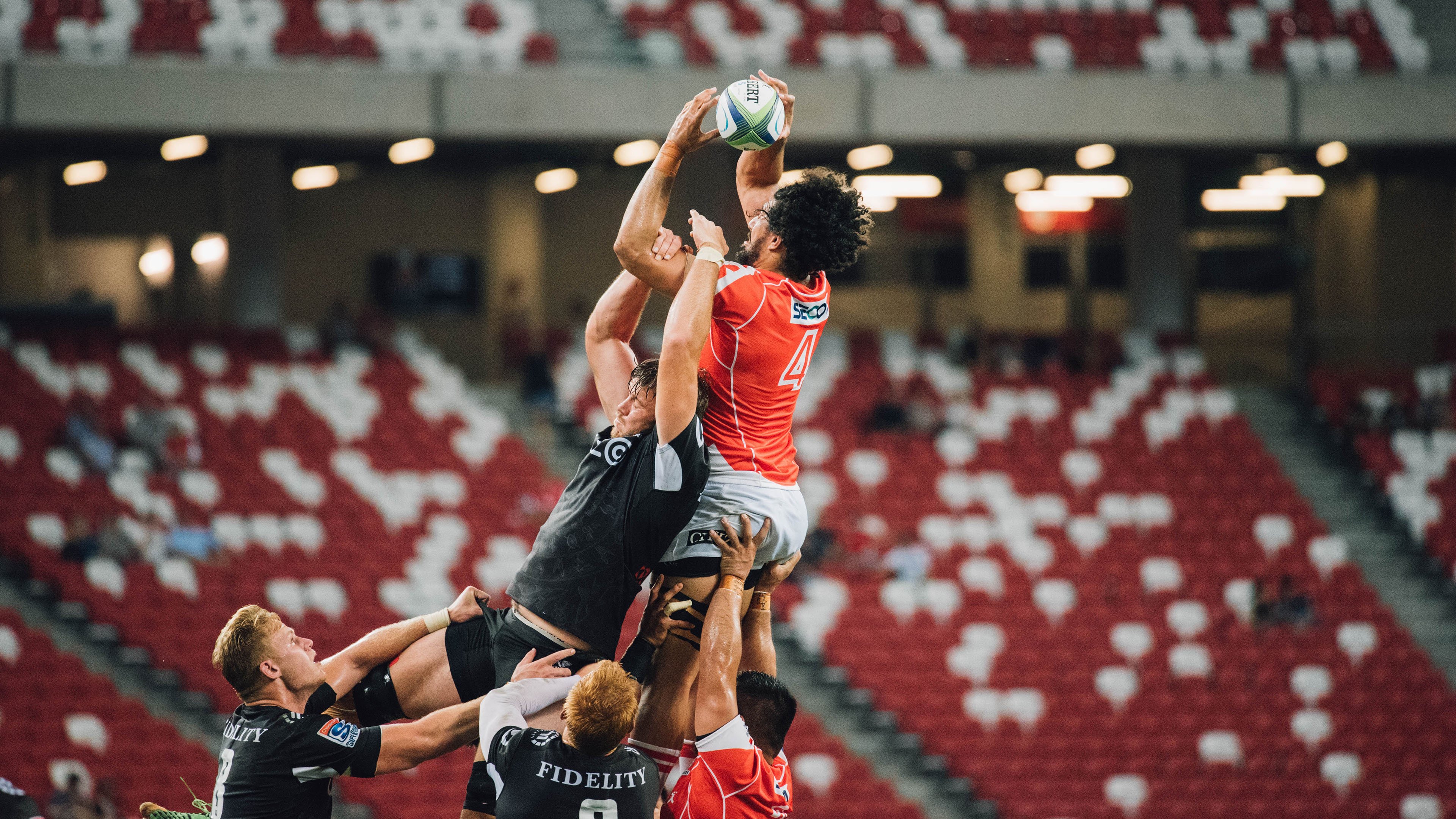 “生死一线：救援现场的惊魂瞬间”，命悬一线的生死救援