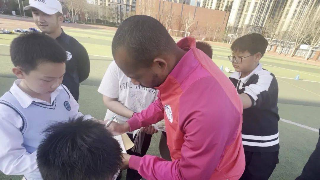 包含职业球员对社会责任的理解与实践的词条