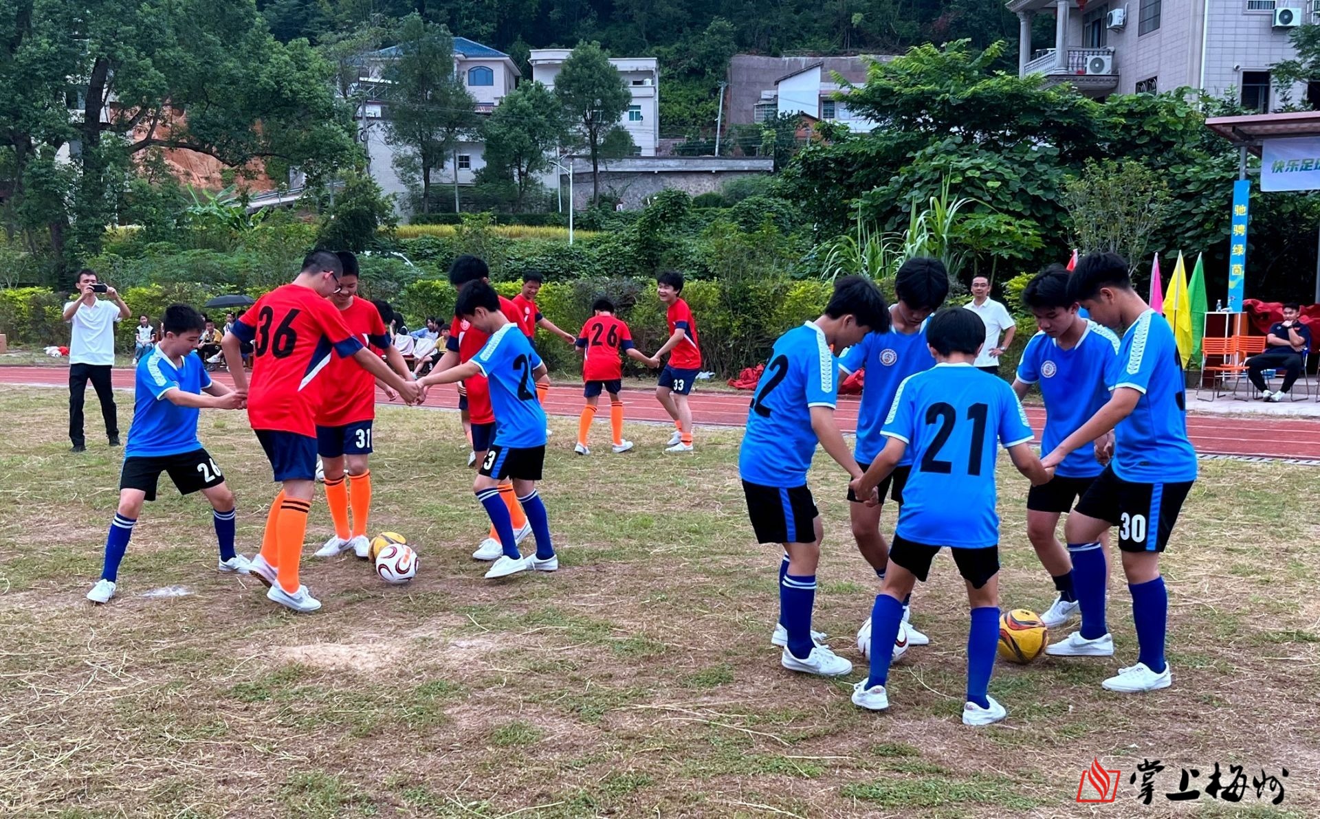 学校体育教育如何促进青少年对足球的兴趣？